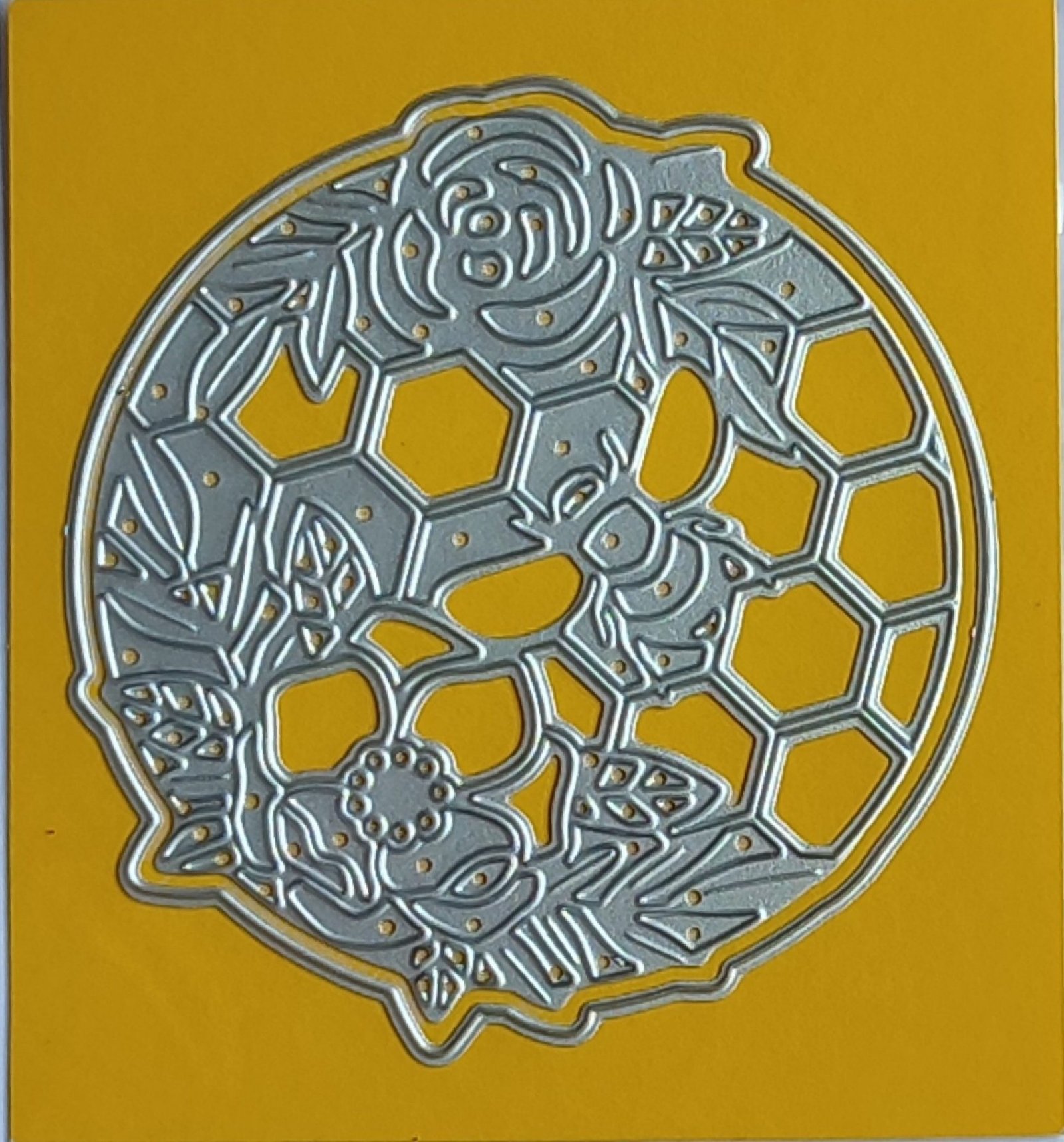 set of 2 bee themed dies the craft box Set of 2 Bee Themed Dies The Craft Box